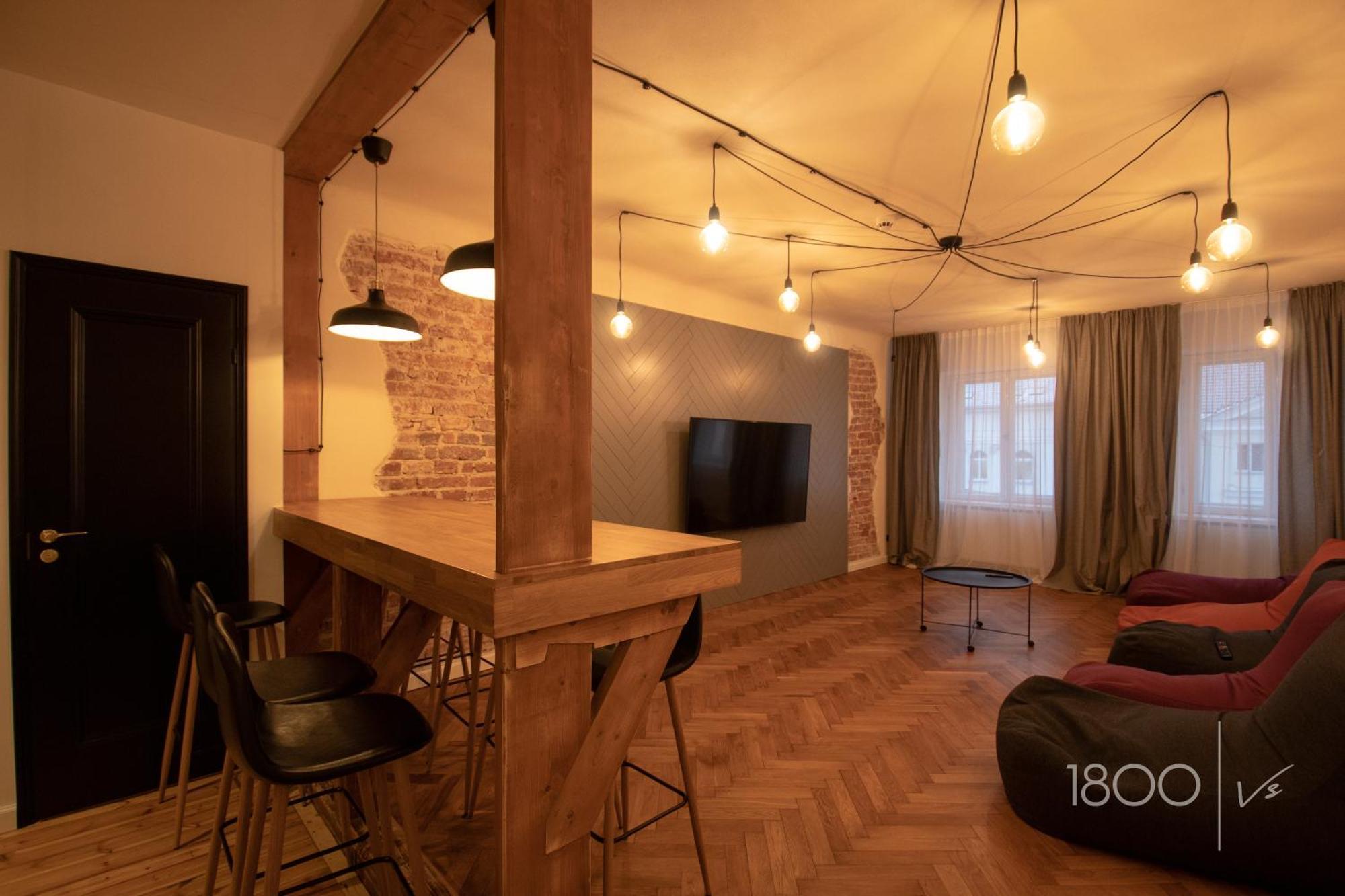 1800 By Vince - Private In Town Hall Square Habitación en casa particular