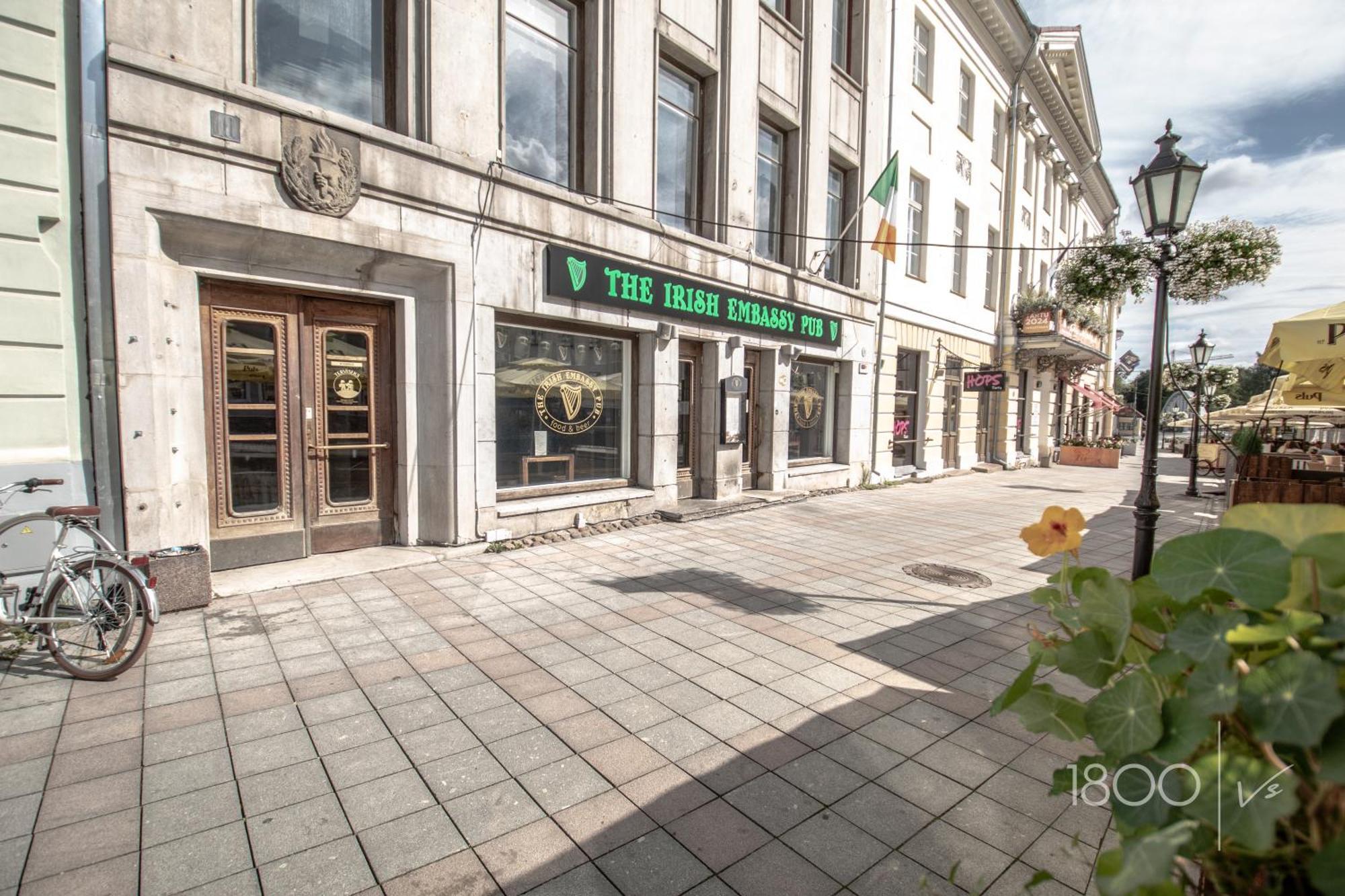 1800 By Vince - Private In Town Hall Square