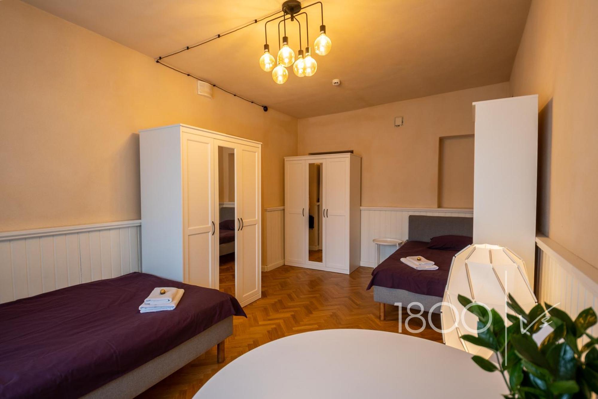 1800 By Vince - Private In Town Hall Square Habitación en casa particular Tartu