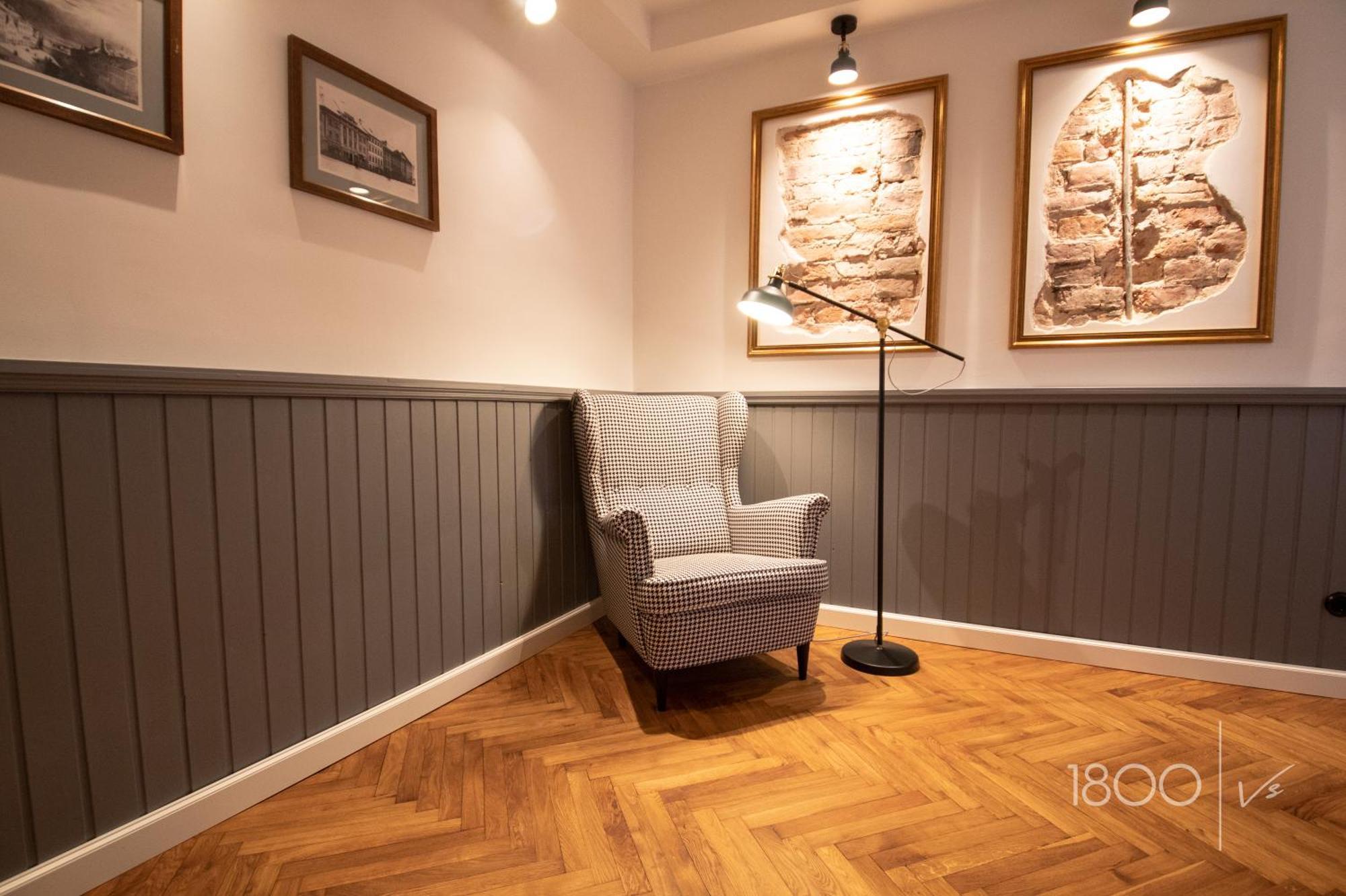 1800 By Vince - Private In Town Hall Square Habitación en casa particular *